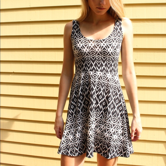 Black & White Print Dress - Picture 1 of 3